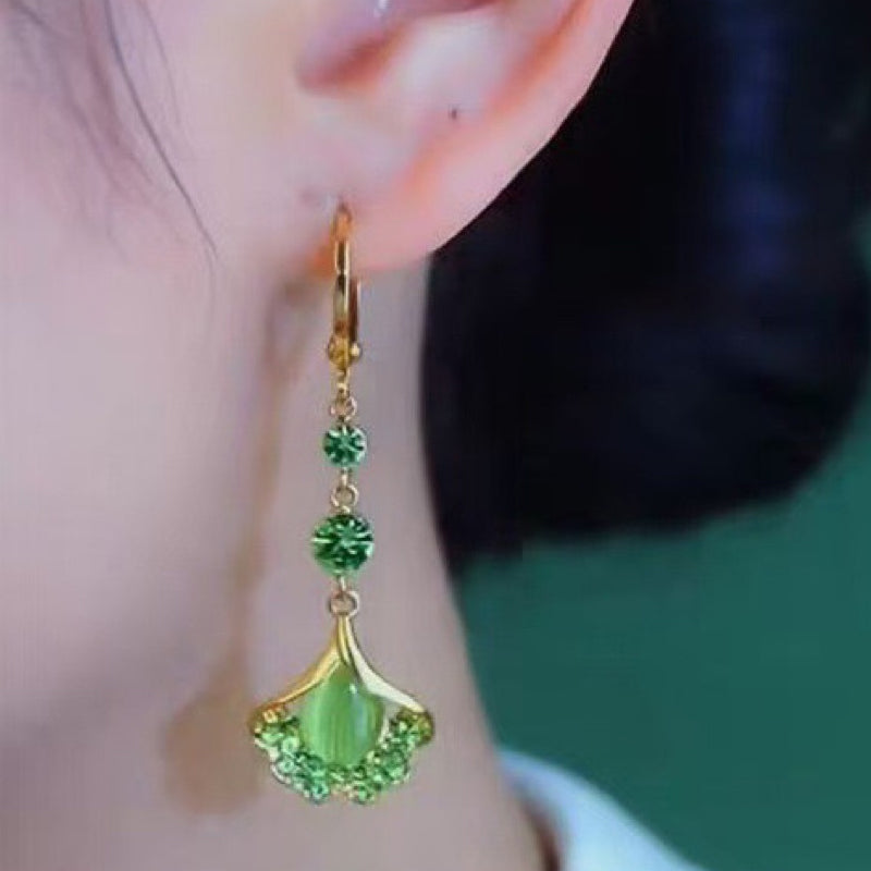 Elegante oorbellen met ginkgobladeren en kwastjes