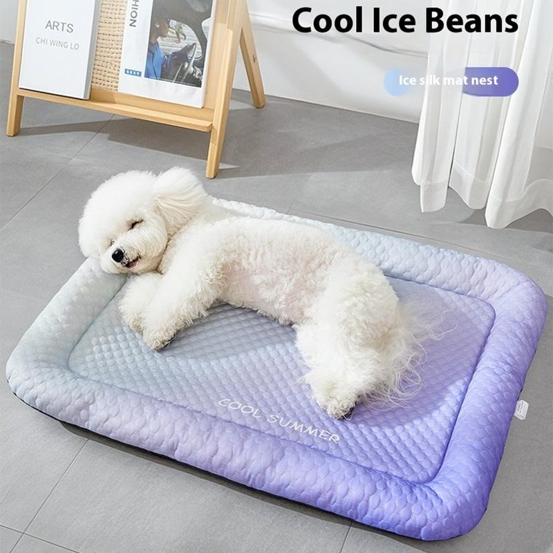 🐶50% KORTING🧊 Stop met het zien van je hijgende hond op de hete vloer! Dit is geen gewoon matje, dit is een persoonlijke airco voor zijn vacht. De zijde absorbeert zijn hitte en blijft urenlang ijskoud!