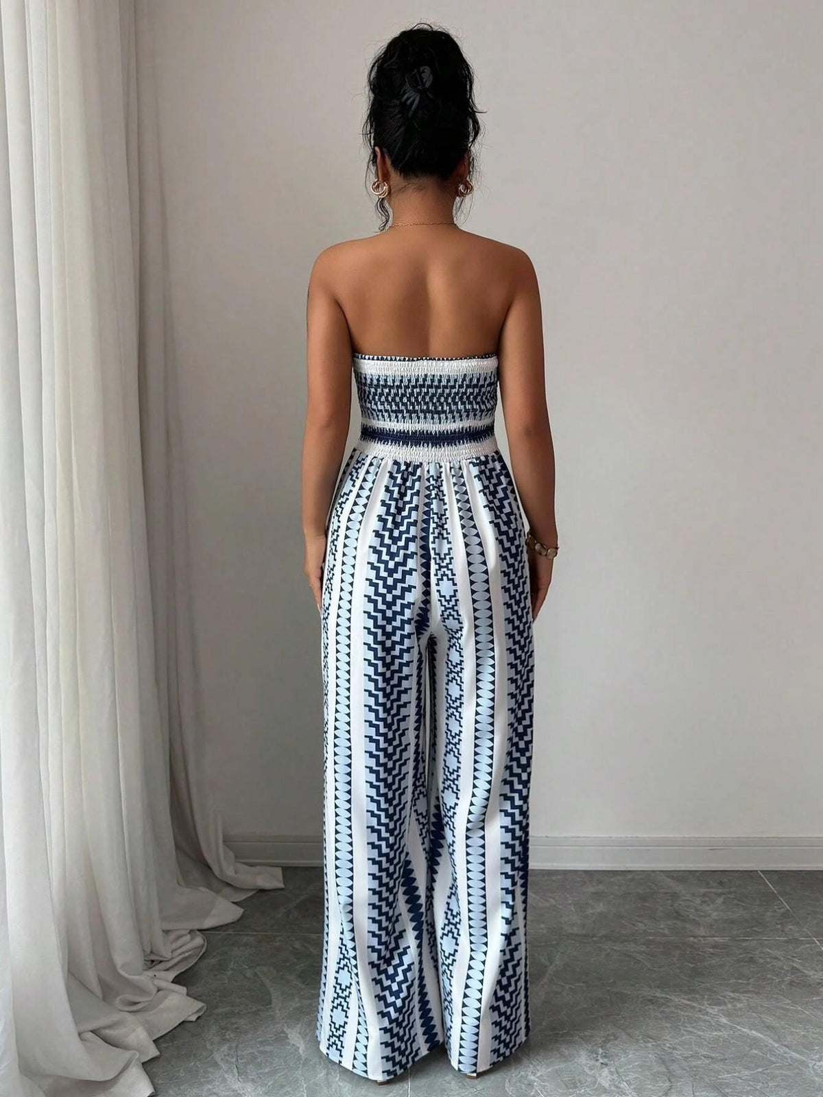 👗💙Geometrische Jumpsuit met halterhals & zijsplit –  Perfect voor strand, kantoor & avond🔥✨