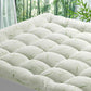 🔥Koud slapen op een dunne matras is op te lossen zonder nieuwe matras – Dikke Gewatteerde Matrasbeschermer | 3 Kleuren | 5 Maten (90–200 cm) 🛏️❄️