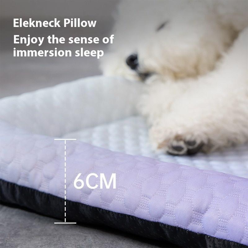 🐶50% KORTING🧊 Stop met het zien van je hijgende hond op de hete vloer! Dit is geen gewoon matje, dit is een persoonlijke airco voor zijn vacht. De zijde absorbeert zijn hitte en blijft urenlang ijskoud!