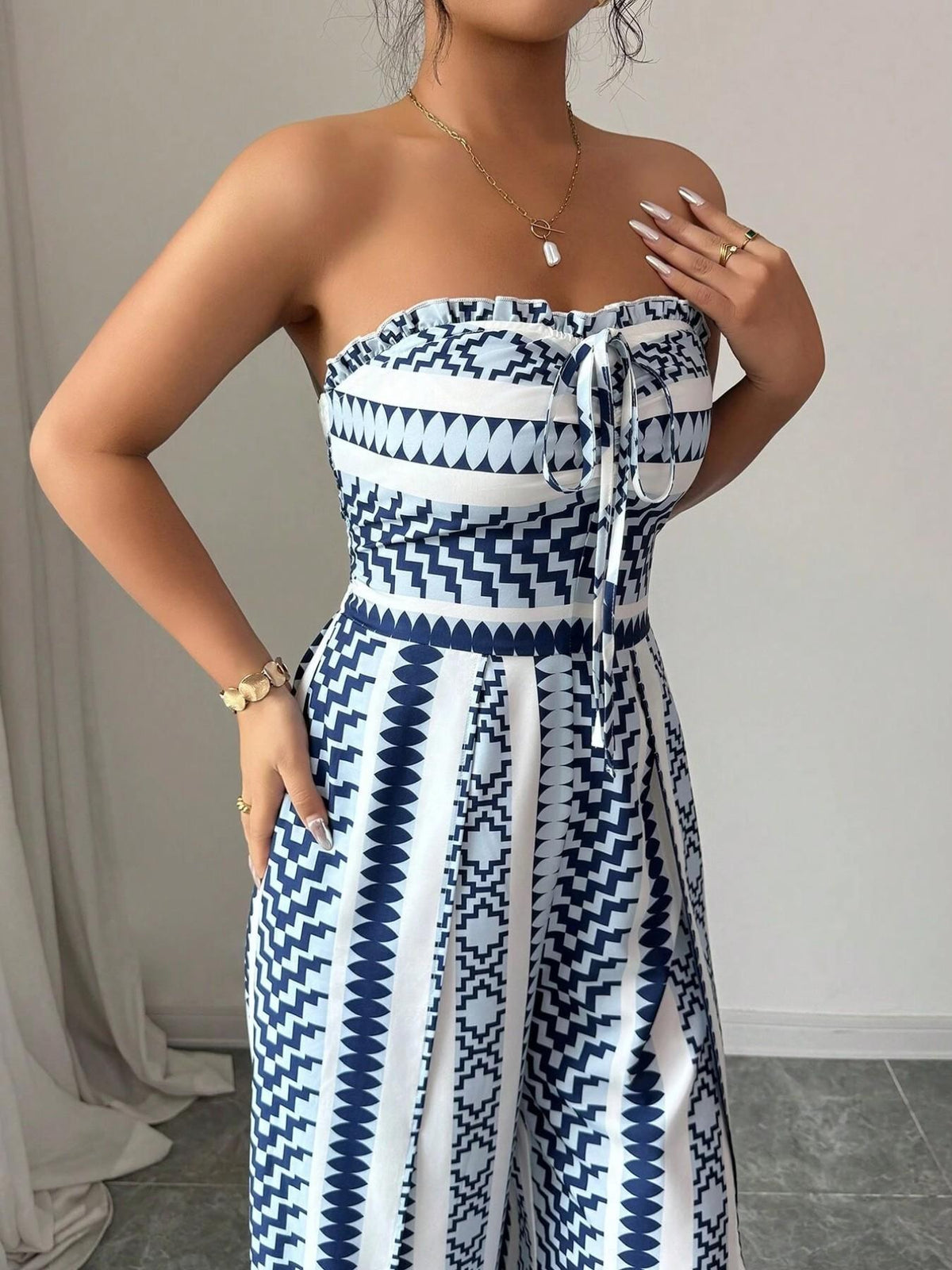 👗💙Geometrische Jumpsuit met halterhals & zijsplit –  Perfect voor strand, kantoor & avond🔥✨