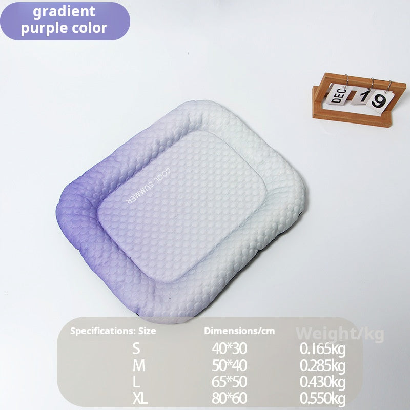 🐶50% KORTING🧊 Stop met het zien van je hijgende hond op de hete vloer! Dit is geen gewoon matje, dit is een persoonlijke airco voor zijn vacht. De zijde absorbeert zijn hitte en blijft urenlang ijskoud!