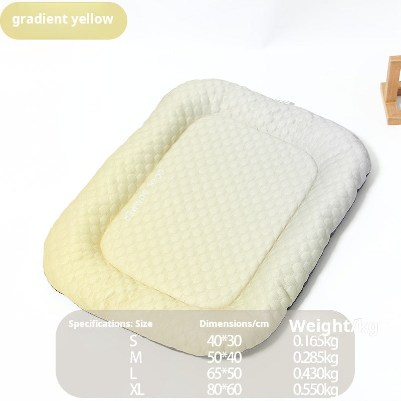 🐶50% KORTING🧊 Stop met het zien van je hijgende hond op de hete vloer! Dit is geen gewoon matje, dit is een persoonlijke airco voor zijn vacht. De zijde absorbeert zijn hitte en blijft urenlang ijskoud!