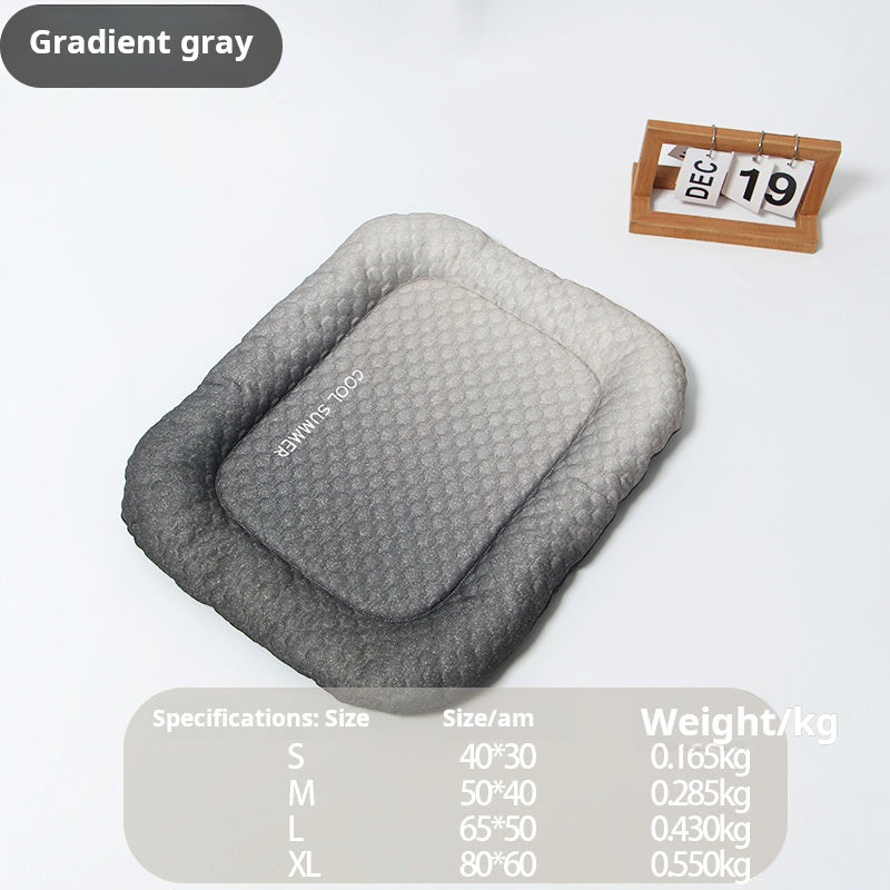 🐶50% KORTING🧊 Stop met het zien van je hijgende hond op de hete vloer! Dit is geen gewoon matje, dit is een persoonlijke airco voor zijn vacht. De zijde absorbeert zijn hitte en blijft urenlang ijskoud!