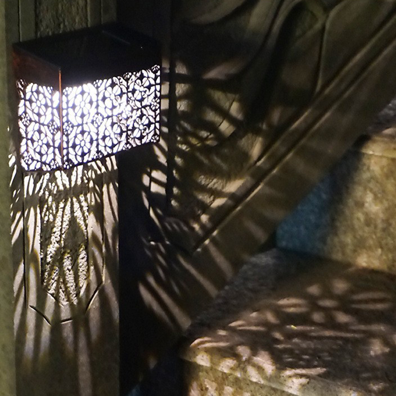 Solar LED Wandlamp met Opengewerkt Design voor Tuin & Pad