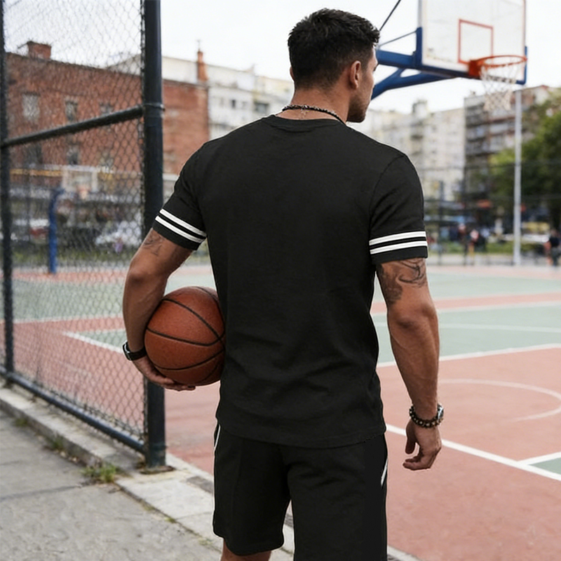 Tweedelige set voor heren: gestreept T-shirt en korte broek