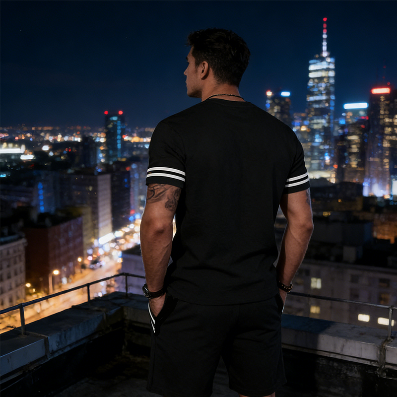 Tweedelige set voor heren: gestreept T-shirt en korte broek
