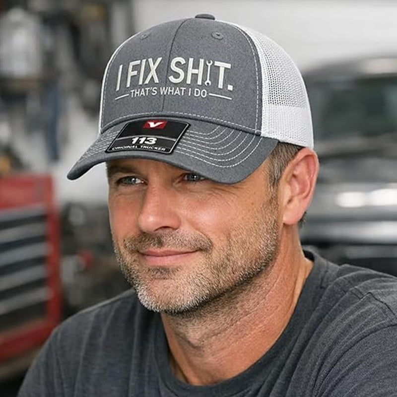 🔥Nieuw 2026 & Bestseller🔥Truckerpet met mesh-achterkant en geborduurd "I Fix Shit" – Ademende zonnehoed voor buitengebruik🧢☀️