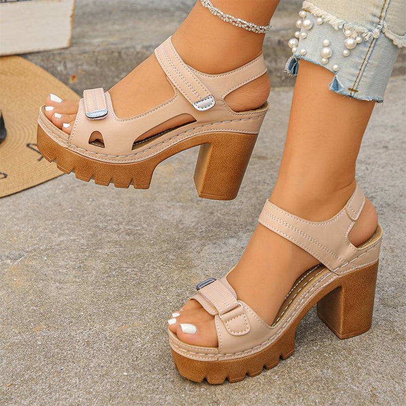 Dames zomersandalen met plateau en één band