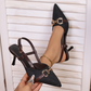 Dames pointy-toe slingback hakken met metalen ketting