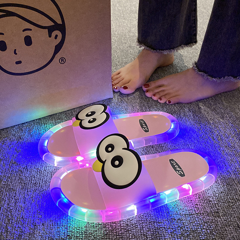 👣Schattige pantoffels met cartoonmotieven die oplichten