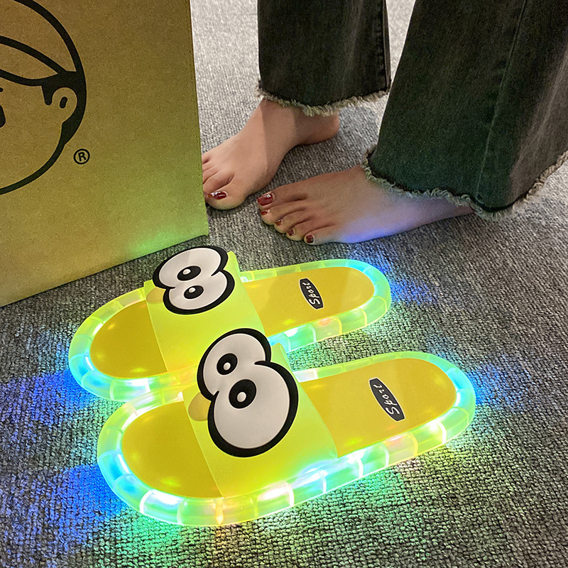 👣Schattige pantoffels met cartoonmotieven die oplichten