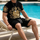👕50% KORTING NU!👑 Heren Gouden Wapen Print T-Shirt & Shorts Set – Stijlvol, Ademend & Perfect voor Casual Zomerdagen of Sportieve Looks 🩳