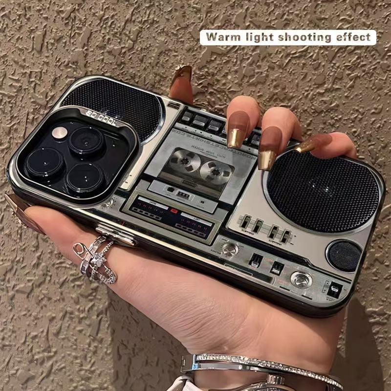 Retro telefoonhoesje met boombox en cassettespeler design