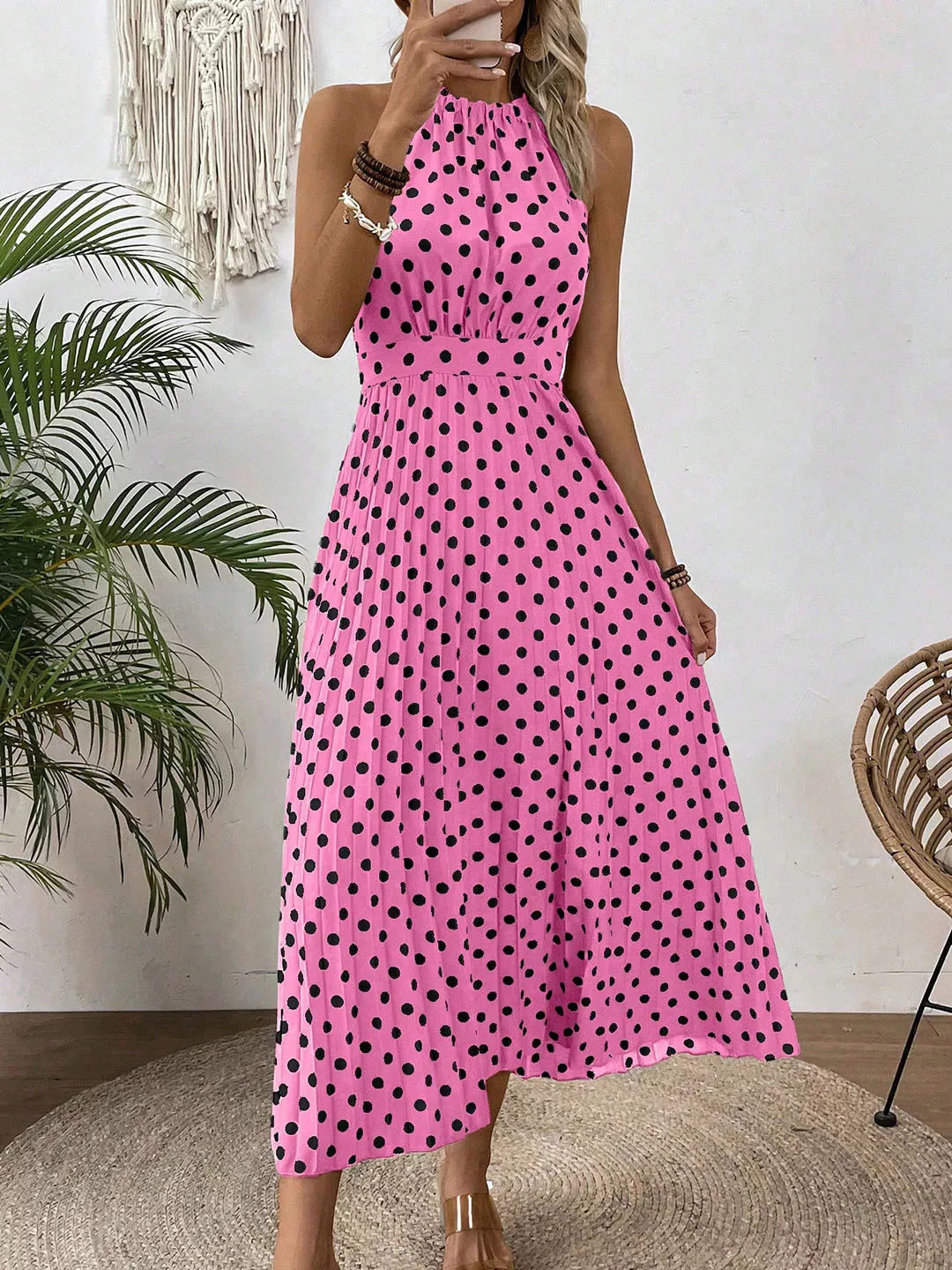 👗Nieuw Binnen 50% KORTING🍊 Retro Polkadot Halter Jurk – Vloeiende Geplooide Rok & Hoge Taille – Flatterend & Luchtig 🍋