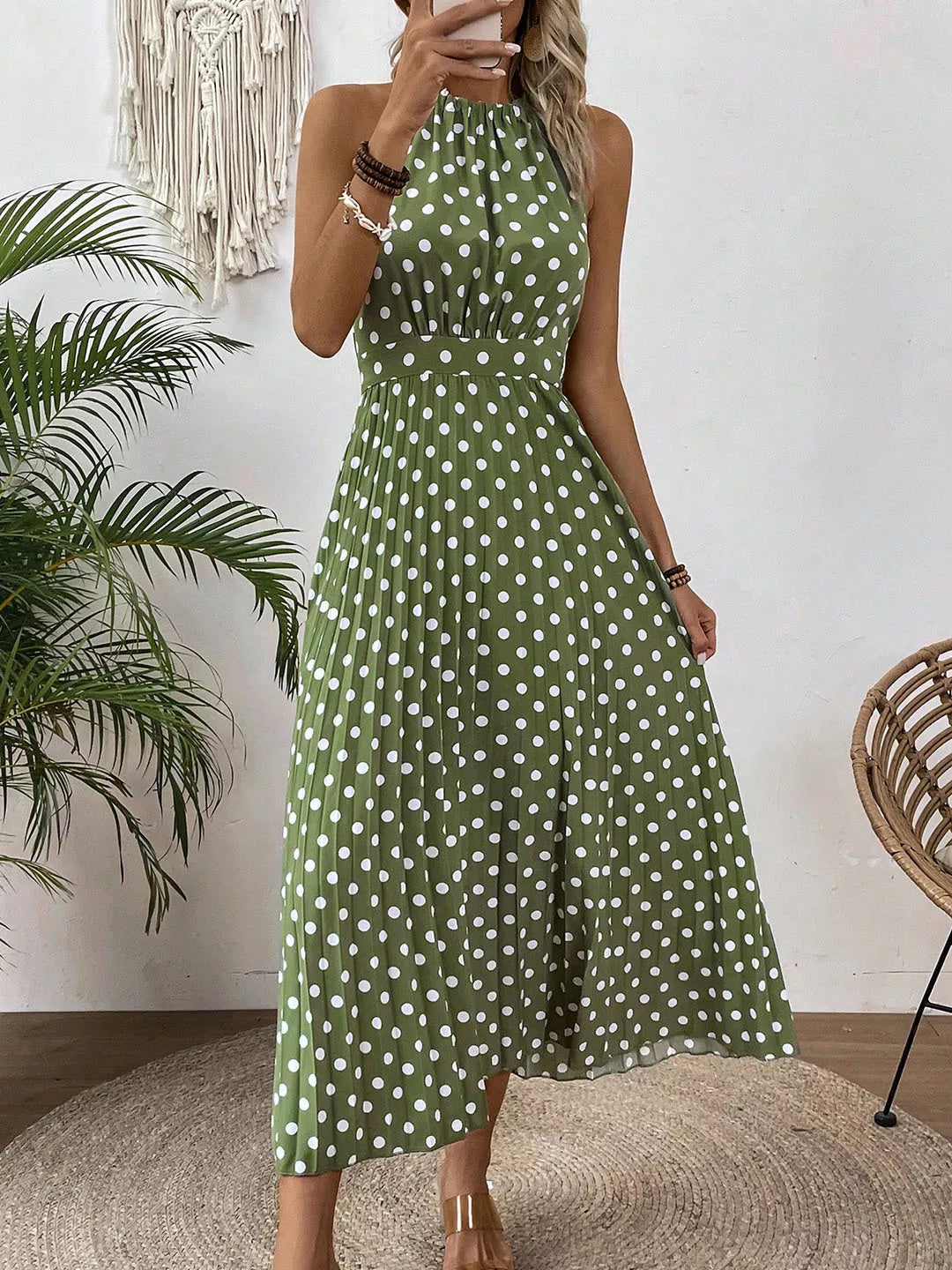 👗Nieuw Binnen 50% KORTING🍊 Retro Polkadot Halter Jurk – Vloeiende Geplooide Rok & Hoge Taille – Flatterend & Luchtig 🍋