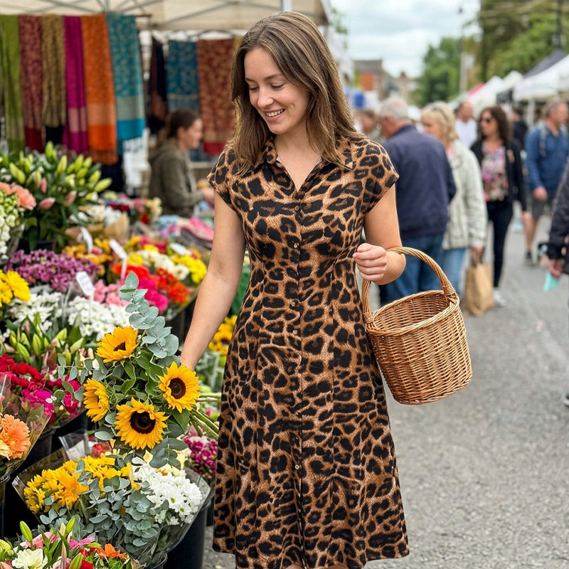 Elegante jurk met omgeslagen kraag en luipaardprint voor dames