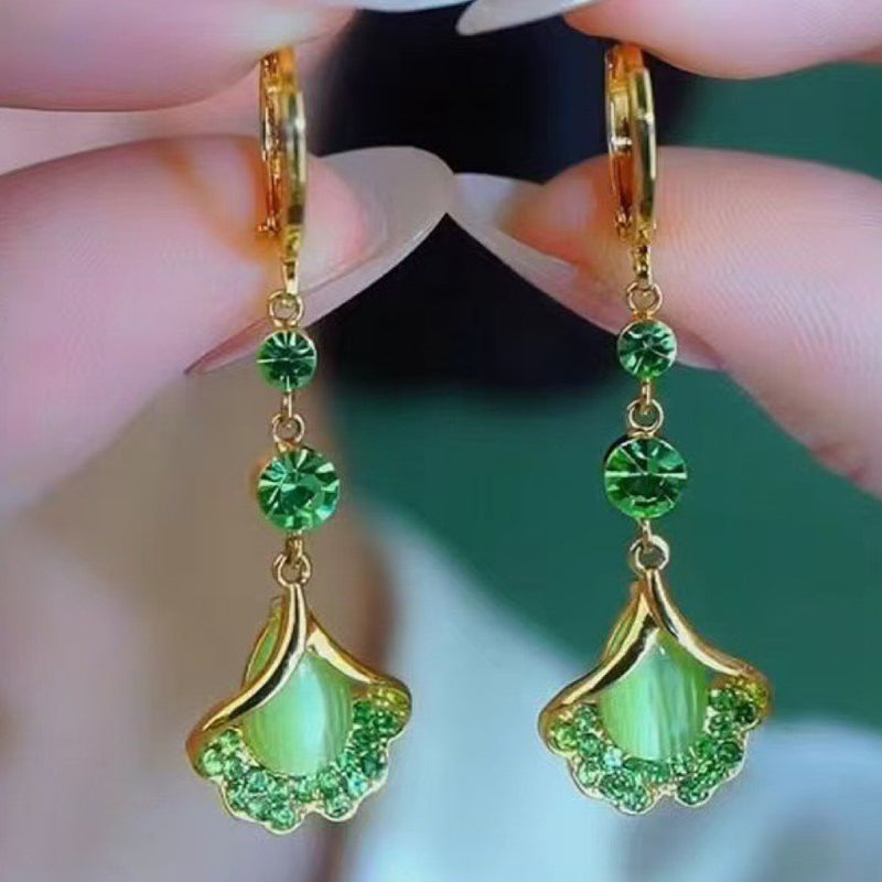 Elegante oorbellen met ginkgobladeren en kwastjes