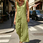 Mouwloze damesjumpsuit met V-hals en knoopsluiting aan de voorkant