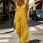 Mouwloze damesjumpsuit met V-hals en knoopsluiting aan de voorkant