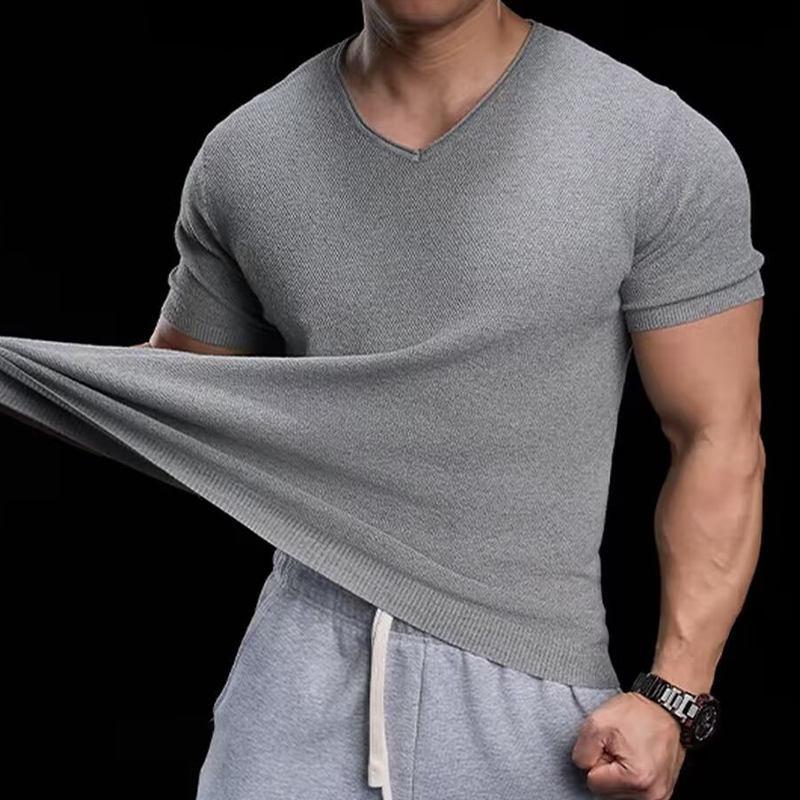 Ademend gebreid T-shirt met V-hals