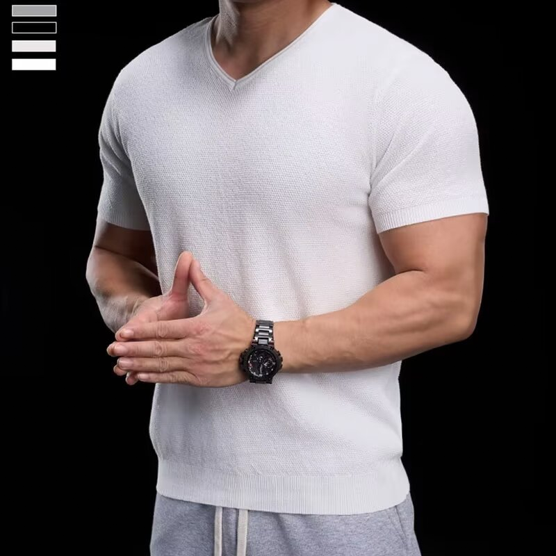 Ademend gebreid T-shirt met V-hals