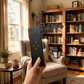 ❄️Zomerfresh 50% Korting!📚Decoratieve Boekensteun met Mini Straatlantaarn – Vintage Sfeerlamp voor Boekenplank, Bureau & Leeshoek