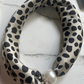 Sjaal met Magnetische Parelgesp Zonder Strikken💟Veelzijdig Dagelijks Accessoire